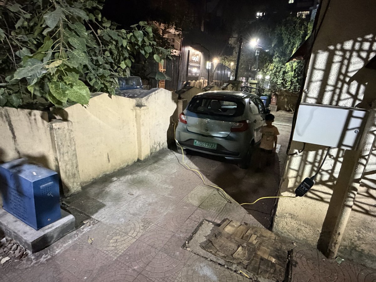 karanpolyshah's tweet photo. They have no fire safety and no NOC . The 2 cars get charged like a live bomb in the society with life’s at risk . As they are owned by committee members they keep saying we will decide in AGM . Our society Sai darshan chs. Prem nagar Borivali West ( 92 ) 
Plz help us ASAP https://t.co/0DkIA9zoXz