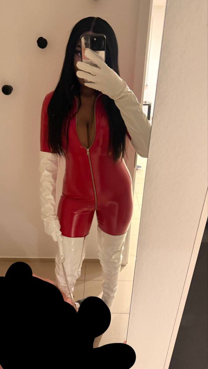 Goddessbaddiie's tweet photo. Besetzerin(goddess) und mein Hündchen 🐶🦴

Telegram:@GoddesssBaddie 

#petplay #goddess #puppy #femdom
#germanslave https://t.co/IyjQh5VJe1