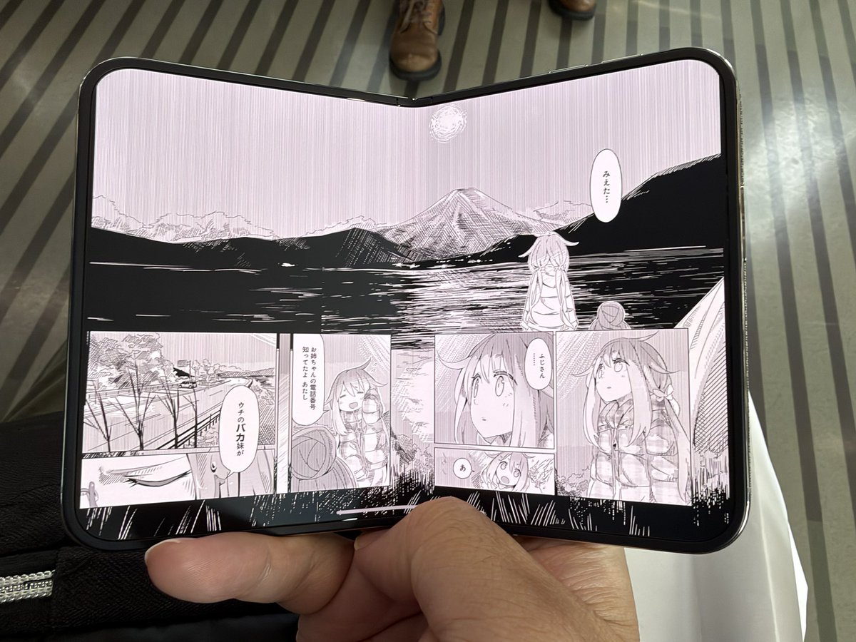 RiK_sn's tweet photo. iPhone Duo、とにかく見開きでマンガ読むツールとして最適解過ぎて… https://t.co/OqDACXVoka