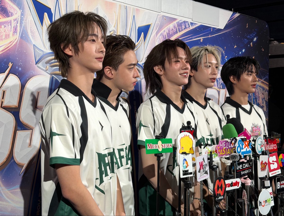 Hello_asian's tweet photo. 📍NOW Live สัมภาษณ์ ในงาน “Arena of the Decade : RoV T-Pop Tournament”#RoVTPOPTournament

▶️ https://t.co/VLFo8dZ5aZ

#RoVxBUS 
#BUSbecauseofyouishine #9214KIDS #RoVxDICE #DICE_SONRAY #PROXIEth #ATLASth #PERSES_TH  
#VVV_TRIPLEV #DICE_SONRAY https://t.co/rct1z53ycp