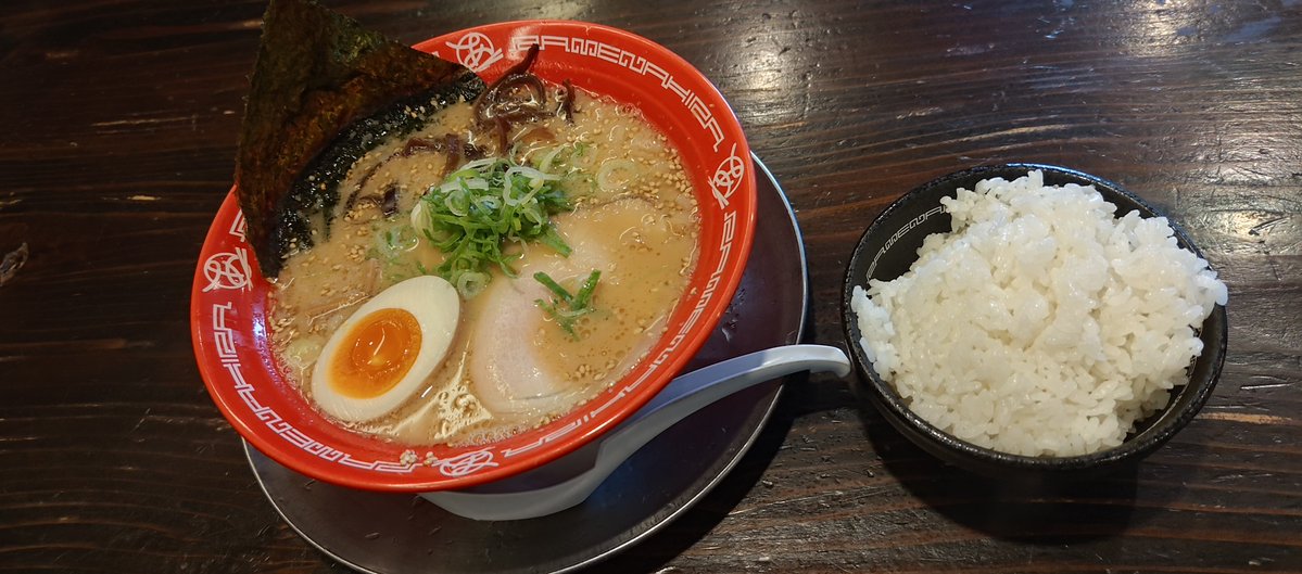 PSO2_neondam's tweet photo. 遅めのお昼にラーメンで抵抗する https://t.co/paGzEohVZQ