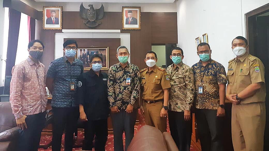SkyRoWalkerMBj's tweet photo. Kekuatan silaturahim. Ngobrol santai dengan Kepala Bank Indonesia Tasikmalaya dan Kepala BPKD Ciamis, penuh ilmu dan inspirasi. https://t.co/b57xNtW5o5