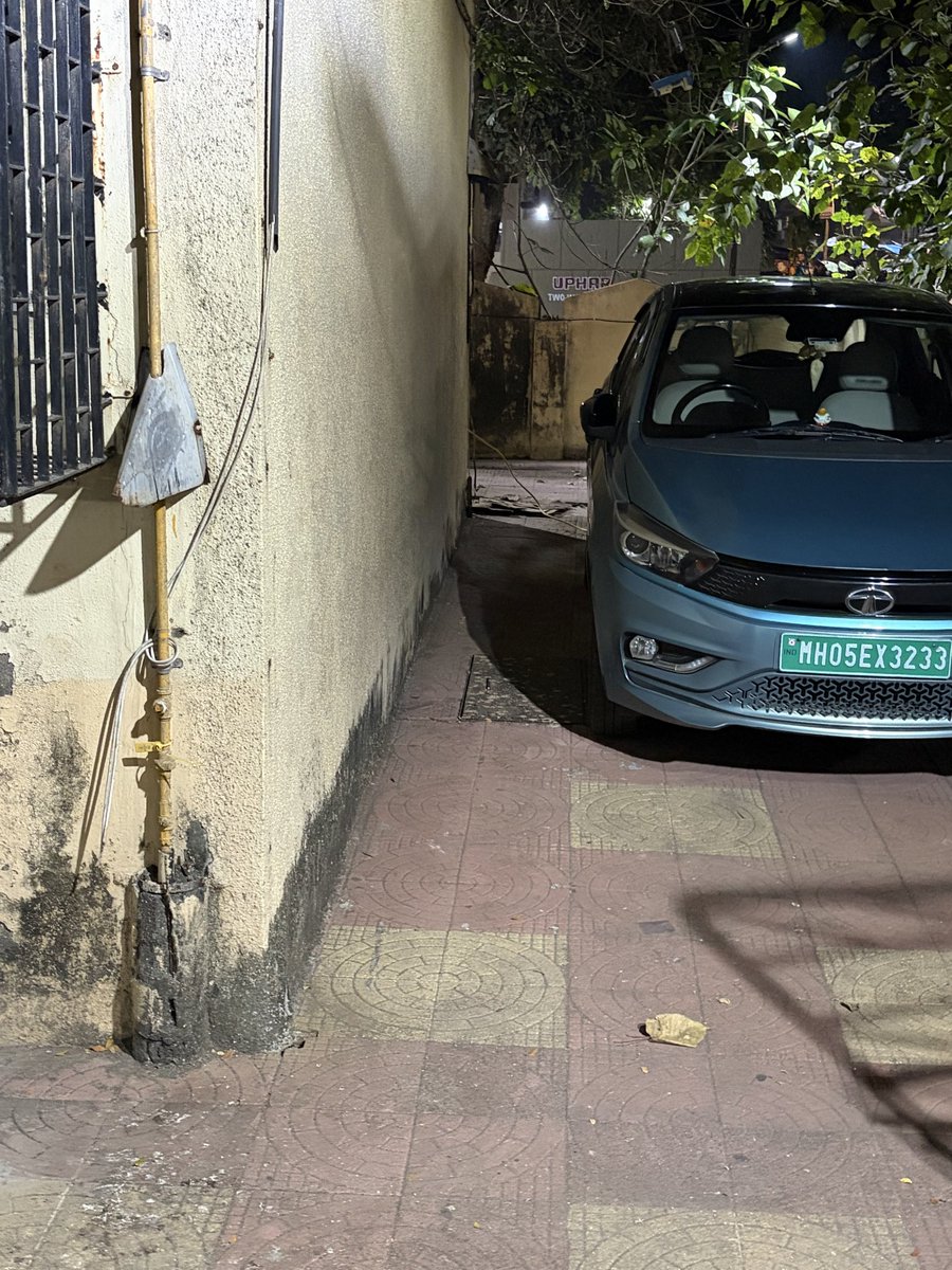 karanpolyshah's tweet photo. @mybmc @MumbaiPolice @MyBMCFire @Adani_Elec_Mum @TataPower 

I would like to raise a complaint that my society chairman and committee member have illegally set up EV charging stations 8 feet next to gas pipeline and electricity board of the building . I have all legal proofs https://t.co/HjE8fx2QBd