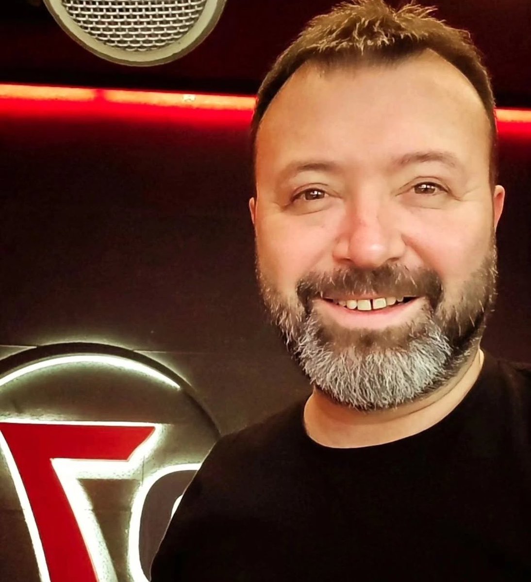 Radyo7's tweet photo. Sabahın ritmini Radyo7 ile yakala
Erkan’la Çok Canlı şimdi yayında 🎶 🎙️🩷

#radyo7 #erkanlaçokcanlı #müzik @erkanonurkoc https://t.co/UKKzF0r3sw