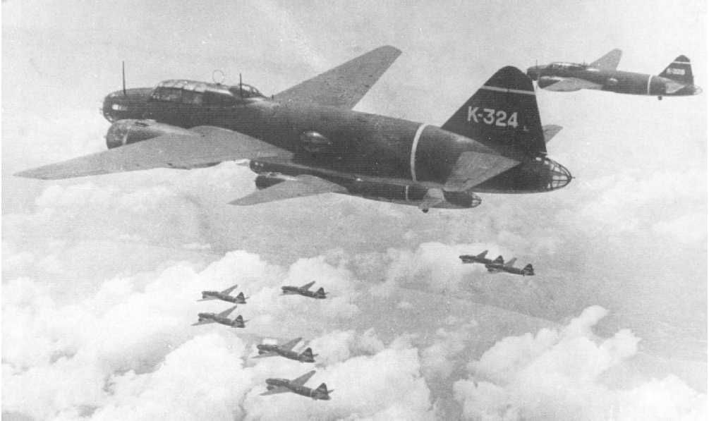 LetKalendar's tweet photo. 23. října 1939 poprvé vzlétl japonský námořní bombardér Micubiši G4M. Elegantní dvojmotorový letoun představoval primární pozemní bombardér japonského námořního letectva, a kromě svých výkonů proslul i vysokou hořlavostí. Vyrobilo se 2435 kusů. 

G4M měl rozpětí 24,89 m a délku 19,97 m při prázdné hmotnosti 6741 kg, a s dvojicí hvězdicových motorů Micubiši Kasei 11 (1140 kW každý) dosahoval max. rychlosti 428 km/h při doletu 2852 km. Obrannou výzbroj tvořil 20mm kanón Type 99 v ocasní věži a čtyři pohyblivé 7,7mm kulomety v přídi, na bocích a v hřbetní věži. V pumovnici mohlo být neseno až 1000 kg pum, případně jedno torpédo. Ve snaze o úsporu hmotnosti a prodloužení doletu letoun úmyslně neměl žádný pancíř ani samosvorné obaly palivových nádrží; konstruktéři doufali, že nejlepší obranou letounu bude jeho rychlost. 

Od pilotů si stroj kvůli tvaru trupu vysloužil přezdívku "Hamaki" (doutník), a do boje se poprvé dostal v září 1940 nad Čínou. Během války v Pacifiku pak šlo o nejpočetnější pozemní bombardér císařského námořního letectva. Největším úspěchem typu se stalo potopení britské bitevní lodi HMS Prince of Wales a bitevního křižníku HMS Repulse v prosinci 1941, později hrál důležitou úlohu během bojů na Guadalcanalu.

Právě zde se nejvíce projevila zranitelnost letounu - při napadení stíhačkami byl G4M natolik hořlavý kvůli nechráněným nádrží, že si od spojeneckých stíhačů vysloužil přezdívku "Létající zapalovač". Je ale třeba zmínit, že ocasní 20mm kanón nutil stíhačky k opatrnosti, a pokud nedošlo k zásahu nádrží, dokázal G4M snášet překvapivě těžká poškození. I přesto typ utrpěl těžké ztráty - například z náletu na těžký křižník USS Chicago během bojů o Rennelův ostrov (29.-30. leden 1943) se z 11 vyslaných G4M vrátily jen 4, z toho 3 vážně poškozené. Nejznámější je pak v tomto ohledu smrt admirála Isoroku Jamamota, který zahynul v dubnu 1943 právě na palubě G4M. 

V roce 1943 přišla do služby vylepšená verze G4M2 se zvýšenou nosností, výkonnějšími motory a obrannou výzbrojí posílenou o druhý 20mm kanón. Verze G4M2e-24 Tei pak mohla místo pum nést sebevražedné střely MXY7 Óka. Pancíř a samosvorné obaly nádrží ale zaváděla až verze G4M3, erá se v malých počtech vyráběla od roku 1944. V srpnu 1943 poprvé vzlétl nástupce Jokosuka P1Y Ginga, avšak kvůli vleklému vývoji nikdy G4M plně nenahradil a "Hamaki" tak sloužily až do konce války. Dva odzbrojené G4M pojmenované Bataan 1 a Bataan 2 pak v srpnu 1945 přivezly na ostrov Iedžima první japonskou kapitulační delegaci.