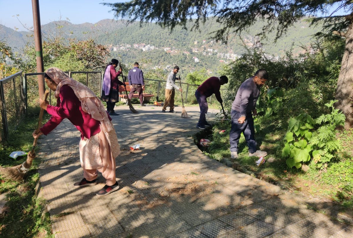 CDagshai's tweet photo. Dedicated Cantt Board staff successfully conducted a Special Cleanliness Drive as part of our ongoing effort to maintain hygiene. #Specialcampaign6 #SHS2026 #SwachhataHiSeva2026
@SwachhBharat
@MoHUA_India 
@MoJSDDWS 
@SwachhBharatGov 
@DARPG_GoI 
@SpokespersonMoD 
@PMOIndia https://t.co/65SwhGZgbc
