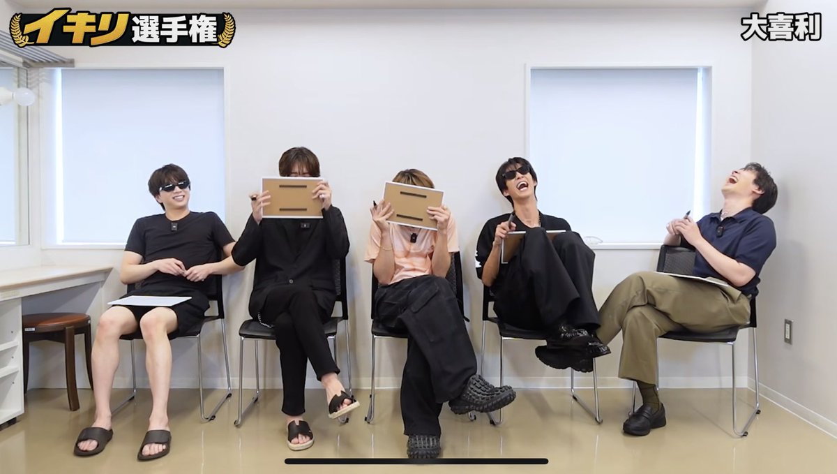 ppppp_pipopapi_'s tweet photo. 「イエーイ」を「人工ー人」と読み間違えて全員こんな笑ってるの、平和すぎるwww大好きww https://t.co/W6QH2nzZAk