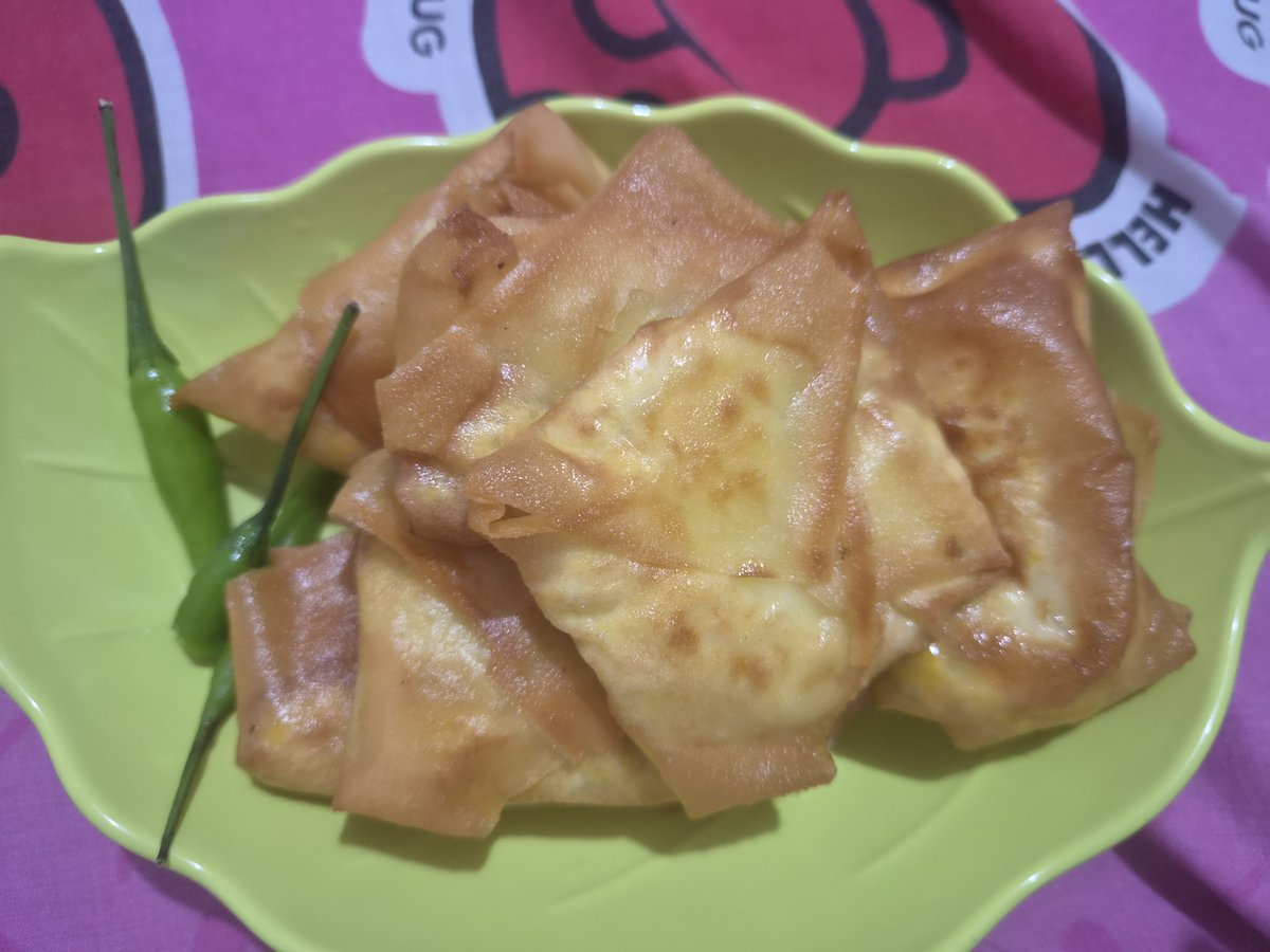 nixiekuchiki's tweet photo. cemilan malam hari ini sambil nonton JUMAVVA
martabak tahu simple ala anak kosan

semoga kalian jg punya cemilan enak bwt malam ini ya

#sadewasagara
#ayaaulya
#nakulanalendra
#arjunaarkana
#bimabayusena
#niskalanaia
#yudistirayogendra https://t.co/GHDfov8qZw