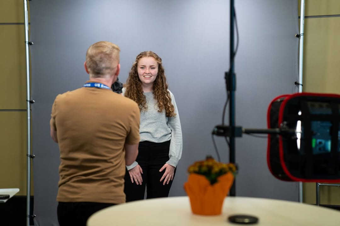 IDWeekmtg's tweet photo. Students and residents: Stop by the NextGen ID Lounge today at 10am ET for a complimentary headshot, sponsored by the IDSA Foundation. 📸

Space is limited, so make sure you’re in line by 12pm ET to secure your spot! https://t.co/CWcsOjSNiZ