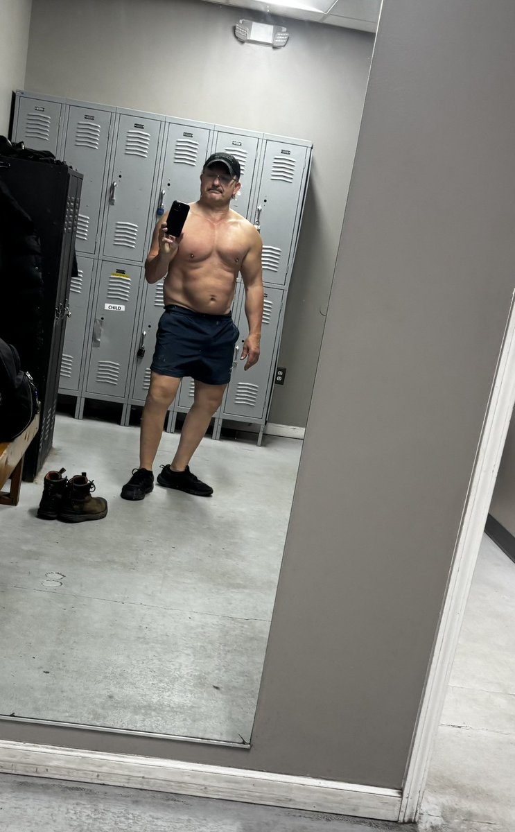 Russell_Writer's tweet photo. Made it fuckin’ happen…💪🥵🥩 #bodybuilding #weightlifting #muscle #training #swole #bulking #FridayMotivation #beastmode #beefcake #filmmaker #writer https://t.co/FEmJRL25YH