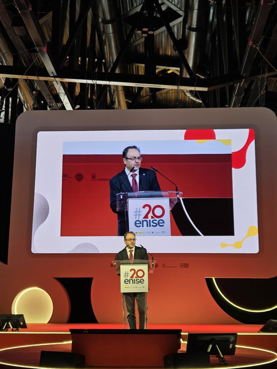 INCIBE's tweet photo. Félix Barrio, director general de INCIBE, clausura #20ENISE: «Desde INCIBE, seguiremos trabajando para impulsar el talento, la innovación y la colaboración para fortalecer un ecosistema capaz de generar nuevas oportunidades y contribuir a una sociedad digital más segura». https://t.co/yuyzzT4pS8