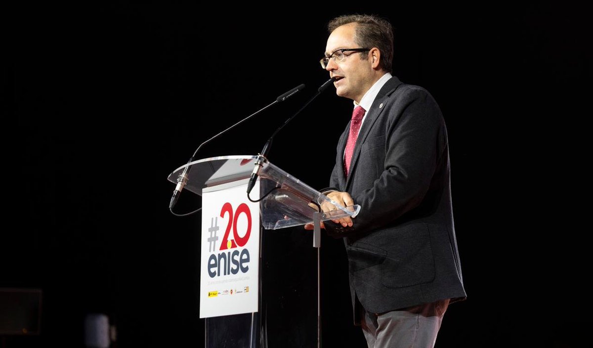 INCIBE's tweet photo. Félix Barrio, director general de INCIBE, clausura #20ENISE: «Desde INCIBE, seguiremos trabajando para impulsar el talento, la innovación y la colaboración para fortalecer un ecosistema capaz de generar nuevas oportunidades y contribuir a una sociedad digital más segura». https://t.co/yuyzzT4pS8