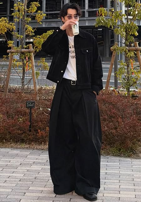 mia001134's tweet photo. 山田涼介のようなメロさを出したいなら
ストリート系＋革靴でストリートシックが最強

シンプルで綺麗めかつ男らしさが出る組み合わせ https://t.co/S1xNnMpte1