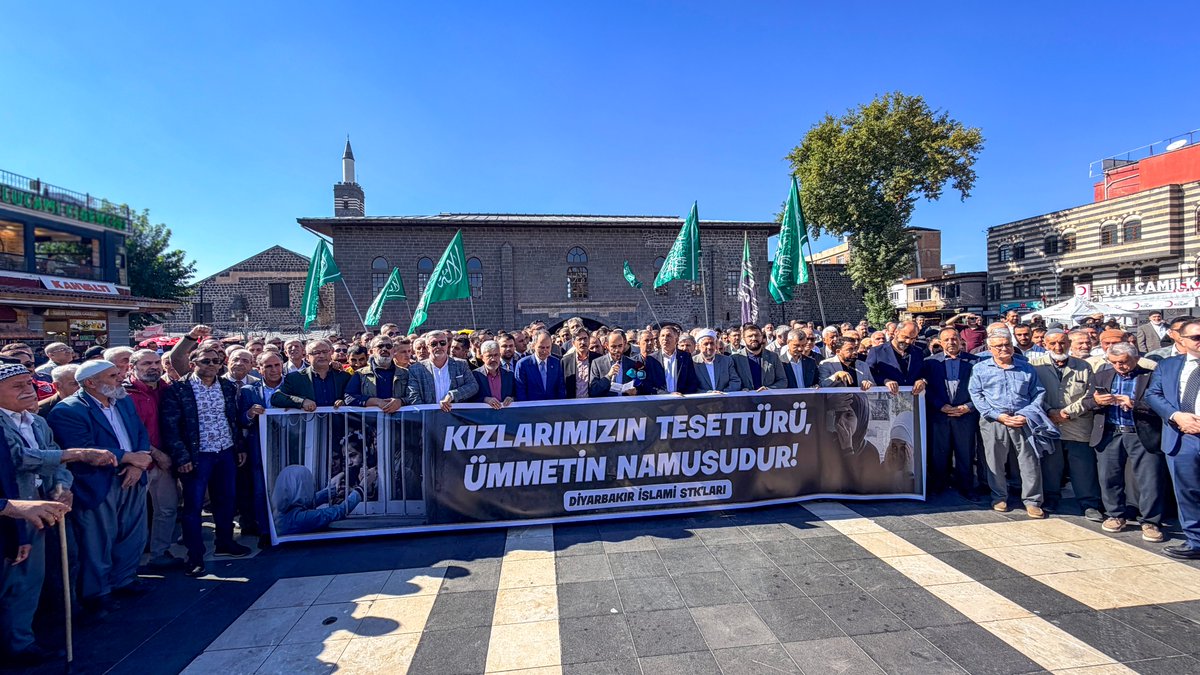 HudaPar21's tweet photo. İl Başkanımız Zeynul Abidin Gülsever ve beraberindeki heyetimiz, Azerbaycan’da başörtüsüne yönelik kısıtlamalara tepki göstermek amacıyla Diyarbakır İslami STK'lar tarafından düzenlenen basın açıklamasına katıldı.

Başörtülü kardeşlerimizin eğitim hakkı engellenemez. Azerbaycan'da başörtülü kız evlatlarımızın okullardan dışlanmasına sessiz kalmayacağız!
