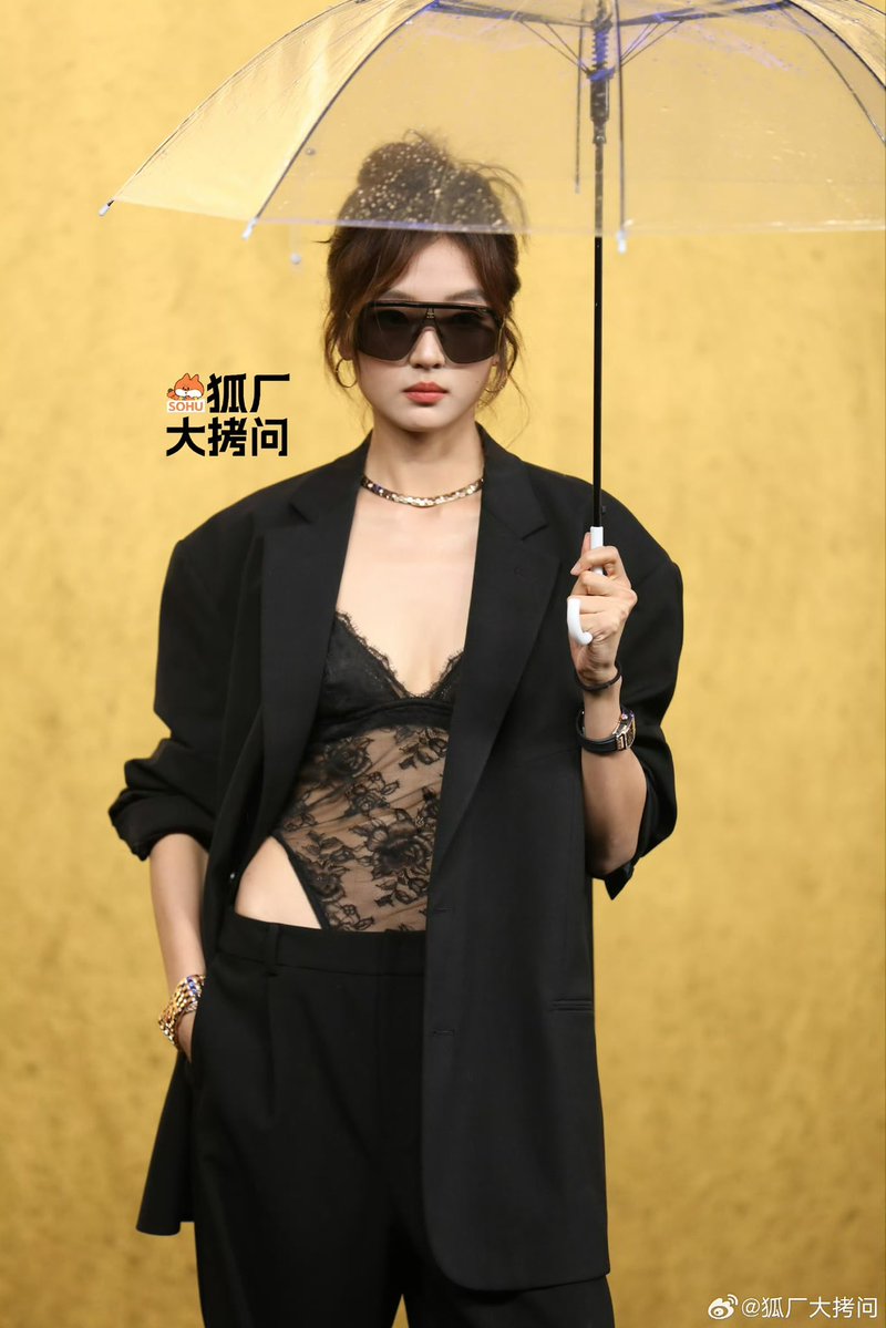 sunqiandaily's tweet photo. 261023 Sun Qian at the 2026 VOGUE Forces of Fashion Gala

#SunQian #孙千 #손천 https://t.co/ZoZjB2ay9k