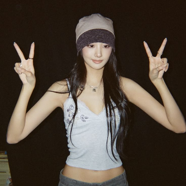 gitaezy's tweet photo. [ day 2] 

hii! i'm andrea n i'm  looking for moots! 

— filo, she/her
— not a minor
— mostly girl groups : meovv &amp; aespa ult
— not new to #kpoptwt &amp; #stantwt 

like/retweets are much appreciated ! https://t.co/oMDCRGfMm8