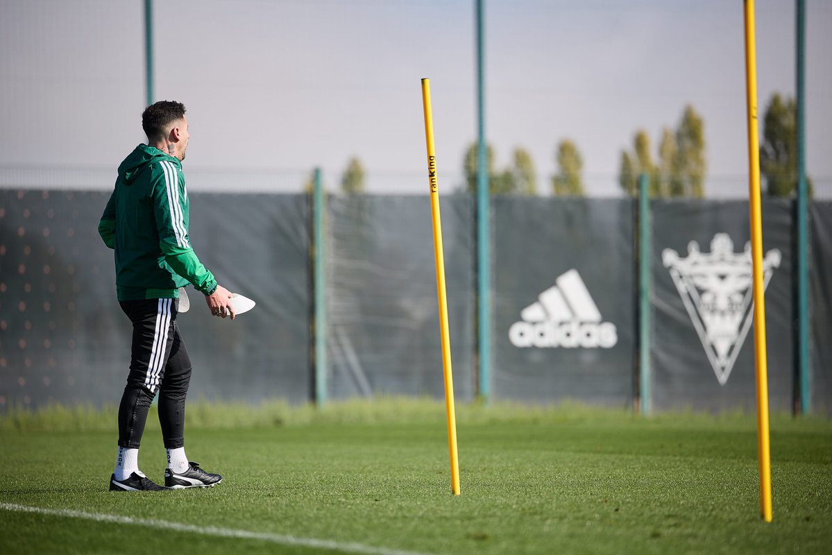 CDMirandes's tweet photo. Con 𝗠𝗨𝗖𝗛𝗔𝗦 𝗚𝗔𝗡𝗔𝗦 de mañana ❤️‍🔥

🎯 @racingferrolsad https://t.co/gIeV6IRa35
