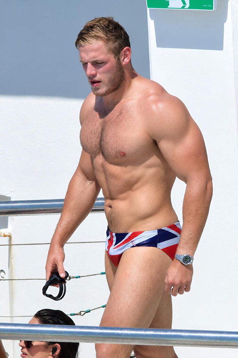 marvel24926's tweet photo. Tom Burgess at Bondi Icebergs, Speedo on, physique doing all the work. https://t.co/FMgUZ9HABD