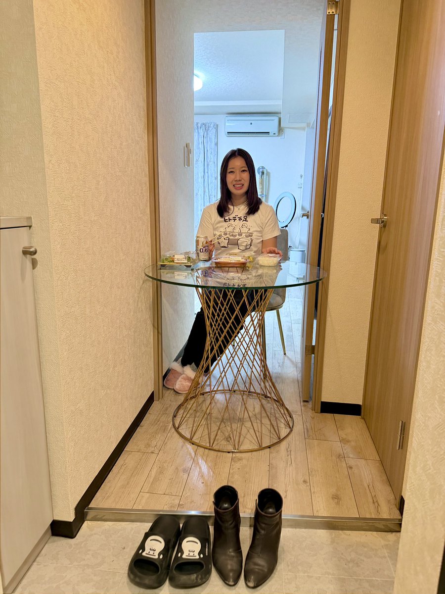 truckmeimei's tweet photo. ダイニングテーブル買ったのに
この部屋には入りませんでした。 https://t.co/4B8gohqf3r