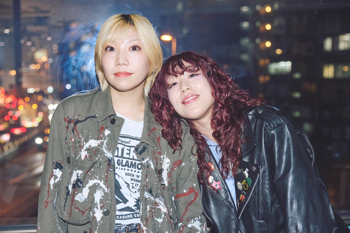 realsoundjp's tweet photo. 【インタビュー】炙りなタウン ゆきなり × Hump Back 林 萌々子対談　先輩から後輩へ、受け継がれるガールズロックの衝動と信念

https://t.co/LoJvSCa39X

#炙りなタウン #HumpBack https://t.co/6a2MFzQwGN