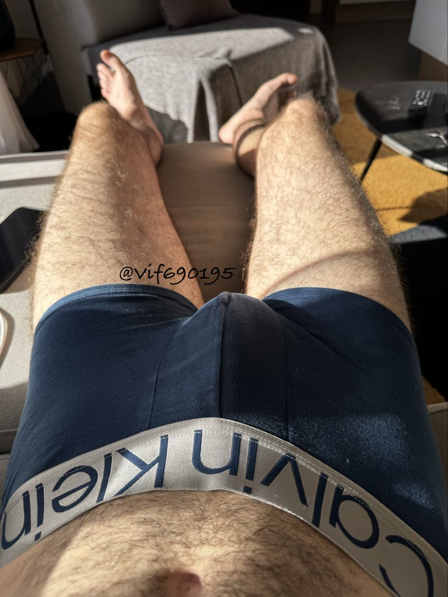 Vif690195's tweet photo. Bonjour les amis, qui dit vendredi dit photo et aujourd'hui ma queue profite du soleil 😈🔥bonne journée 

Hello friends, Friday means photo day and today my tail is enjoying the sun 😈🔥have a good day

@MaQueue_fr 

#fcf #maqueue #boxer #calvinklein #pieds #hot https://t.co/9msVxTaHav