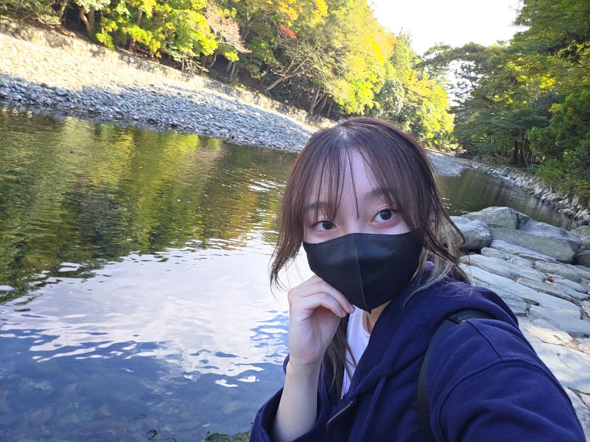 puchi_sena's tweet photo. 伊勢神宮...♡
感染症対策でマスクをつけていったよ！
川が綺麗すぎる...
一緒に行けてよかった！ https://t.co/0I5VjHVkGr