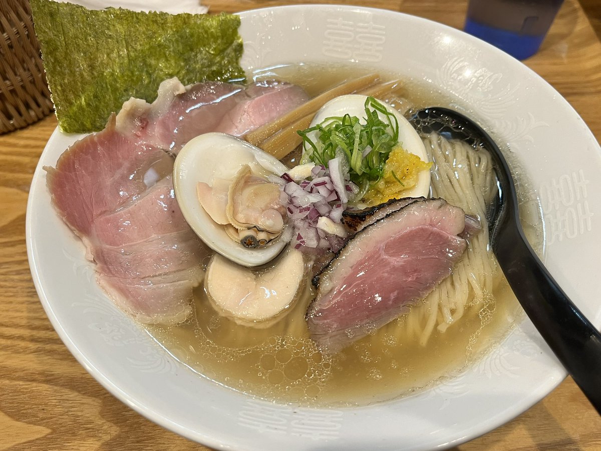 mokin29_'s tweet photo. 人生初のラーメン屋���人で突体験してきました‼️
一人で行くのがすごい不安だったけどお店の方優しくて安心した安心した😌
人手少ない中テキパキ動いてて大変そうでした…
次はつけ麺食べに行こうかなと目論んでる https://t.co/77BvciZYIz