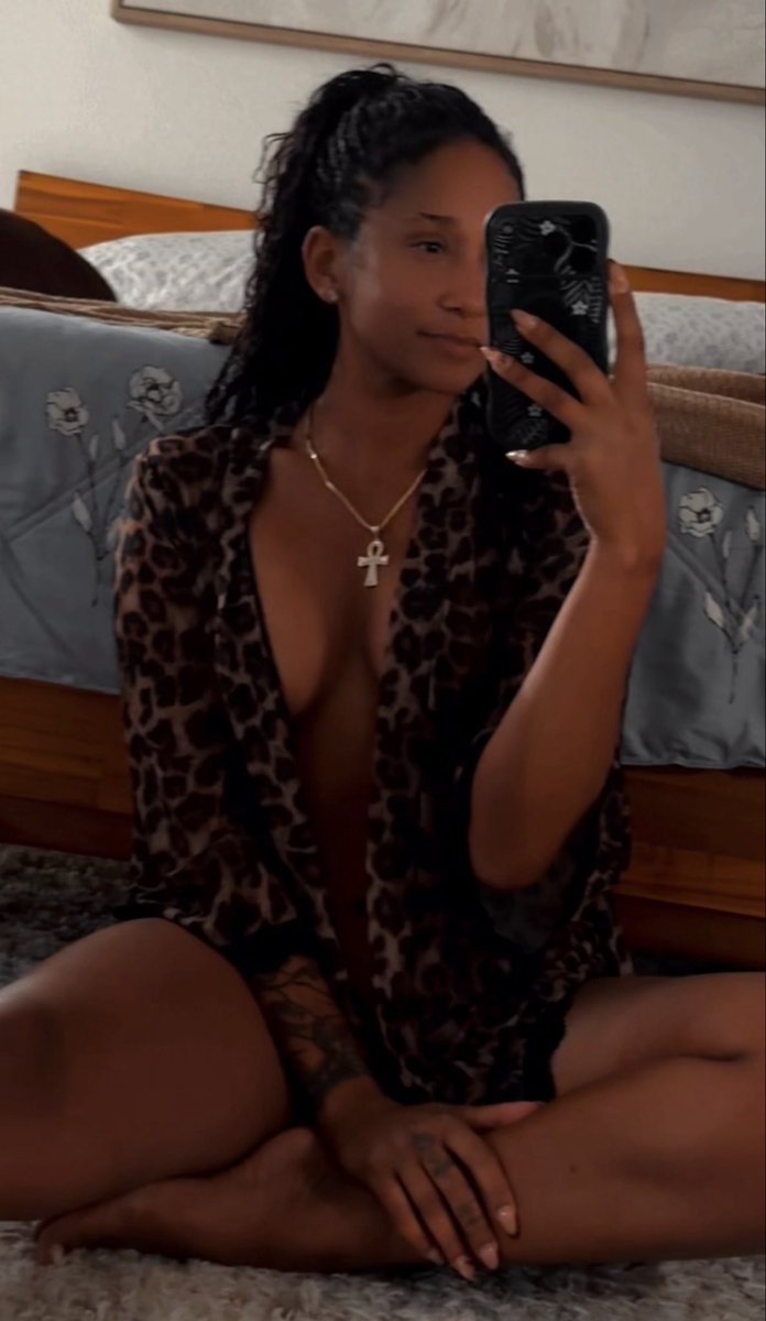 VeeAfterDark33's tweet photo. 100 retweets? https://t.co/pHO3McNjkx