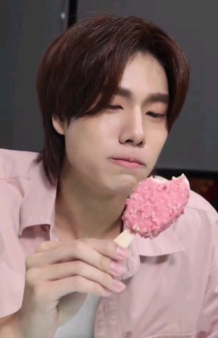 phuwinful's tweet photo. pinkphu <3 https://t.co/p6xDlR28eL