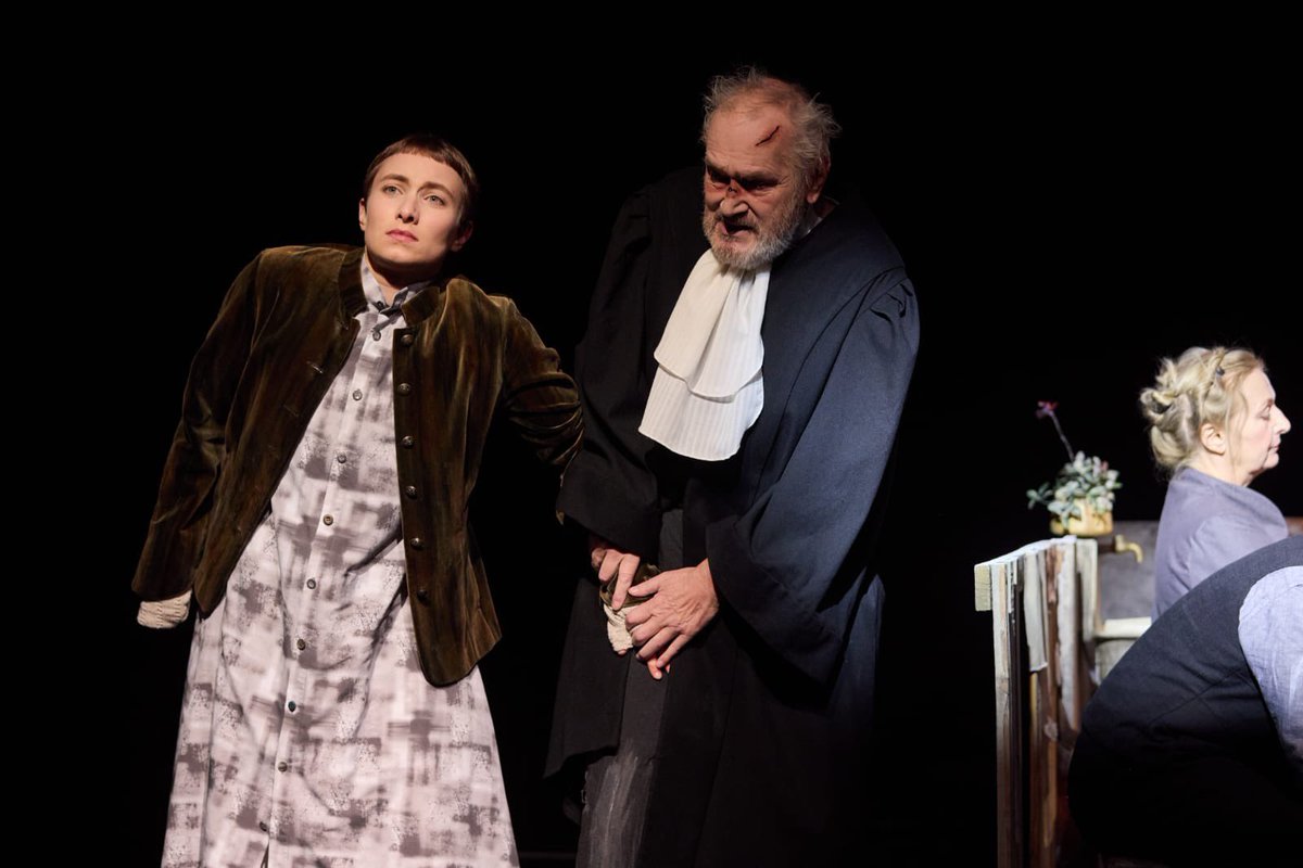 KlausKusenberg's tweet photo. Morgen Premiere DER ZERBROCHNE KRUG am Landestheater Dinkelsbühl, heute schon tolle Fotos von Ludwig Ohla! https://t.co/awHnIt9ATq