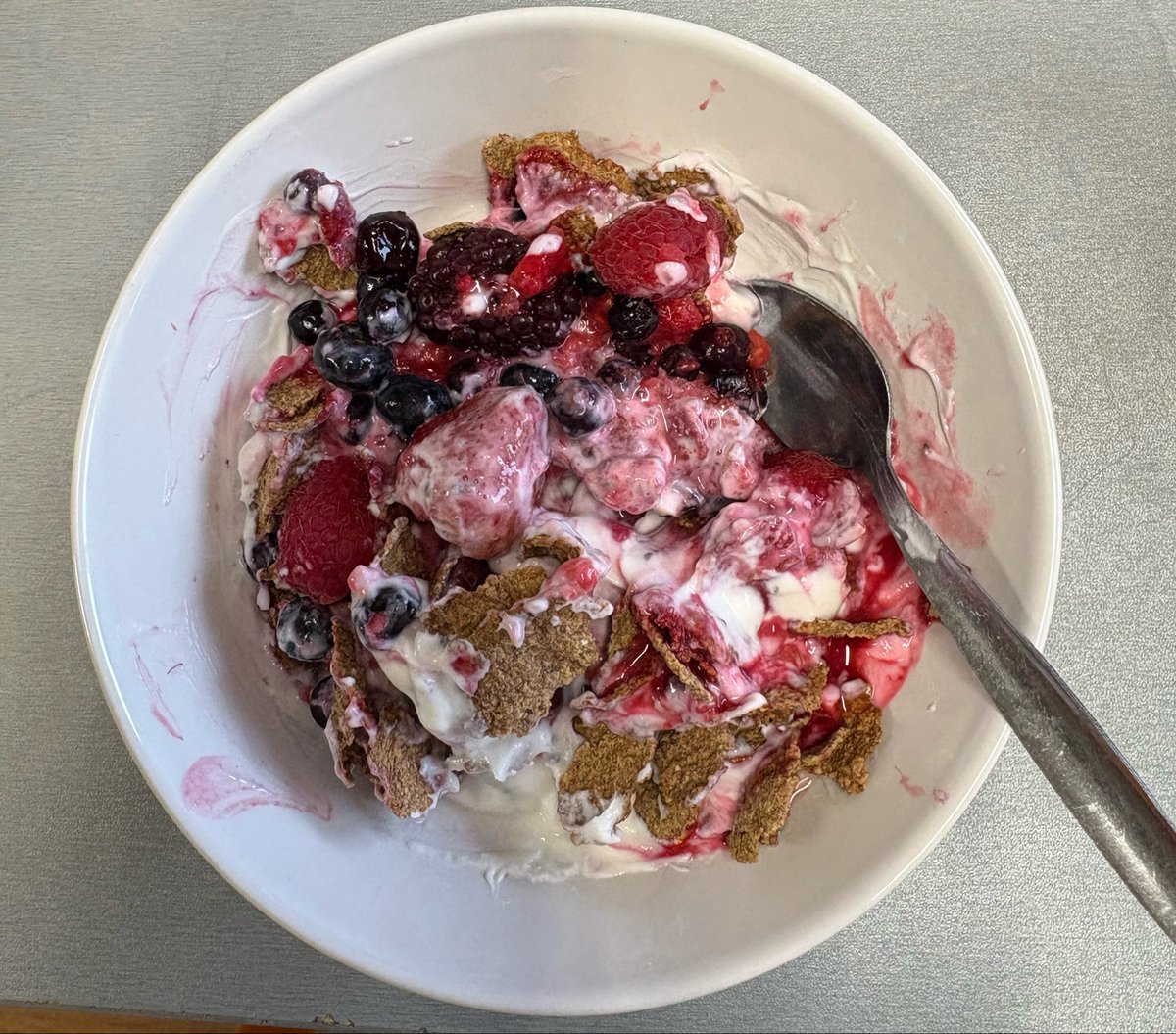springmayfawn's tweet photo. same breakfast every day that I always forget to take a cute picture of 
bran flakes > granola always https://t.co/40Le22nFzz