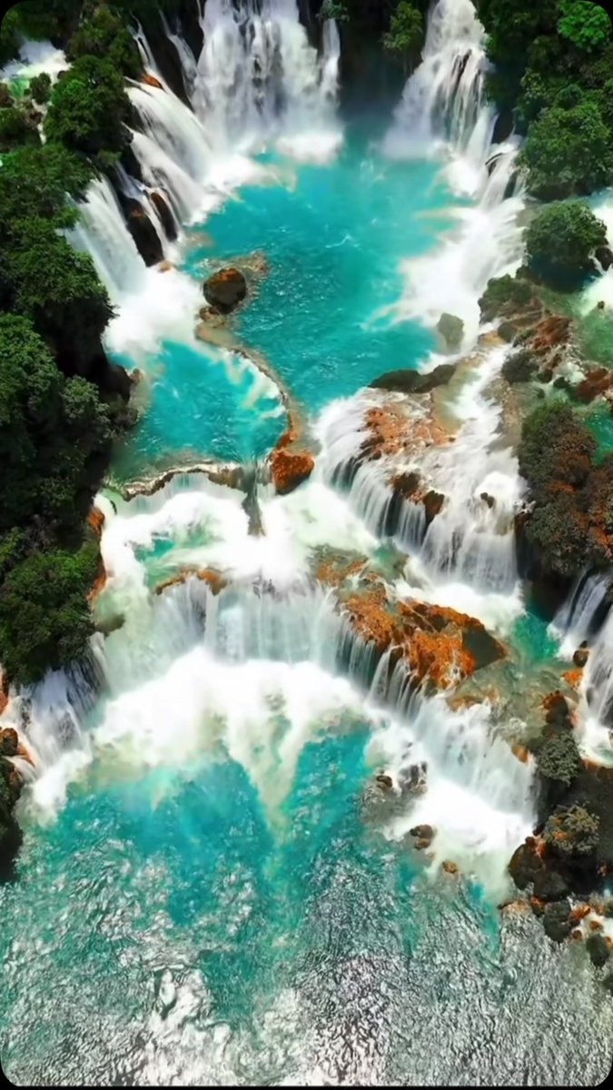 elmixcano's tweet photo. Ban Gioc Waterfall is where nature meets timeless beauty. Hidden among Cao Bang’s emerald mountains, cascading waters and misty limestone cliffs create a serene escape that stays with you long after you leave. https://t.co/7FcXKIKMYX