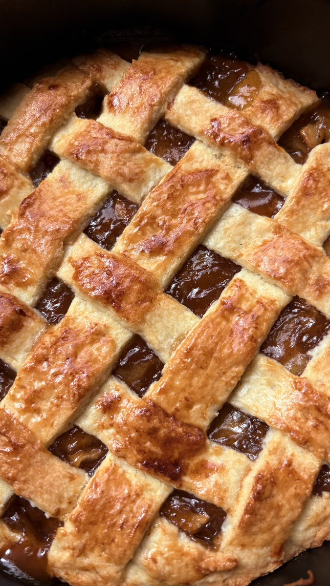 huntrore's tweet photo. فطيرة الجمعة 🥧 https://t.co/CtYihEetrv