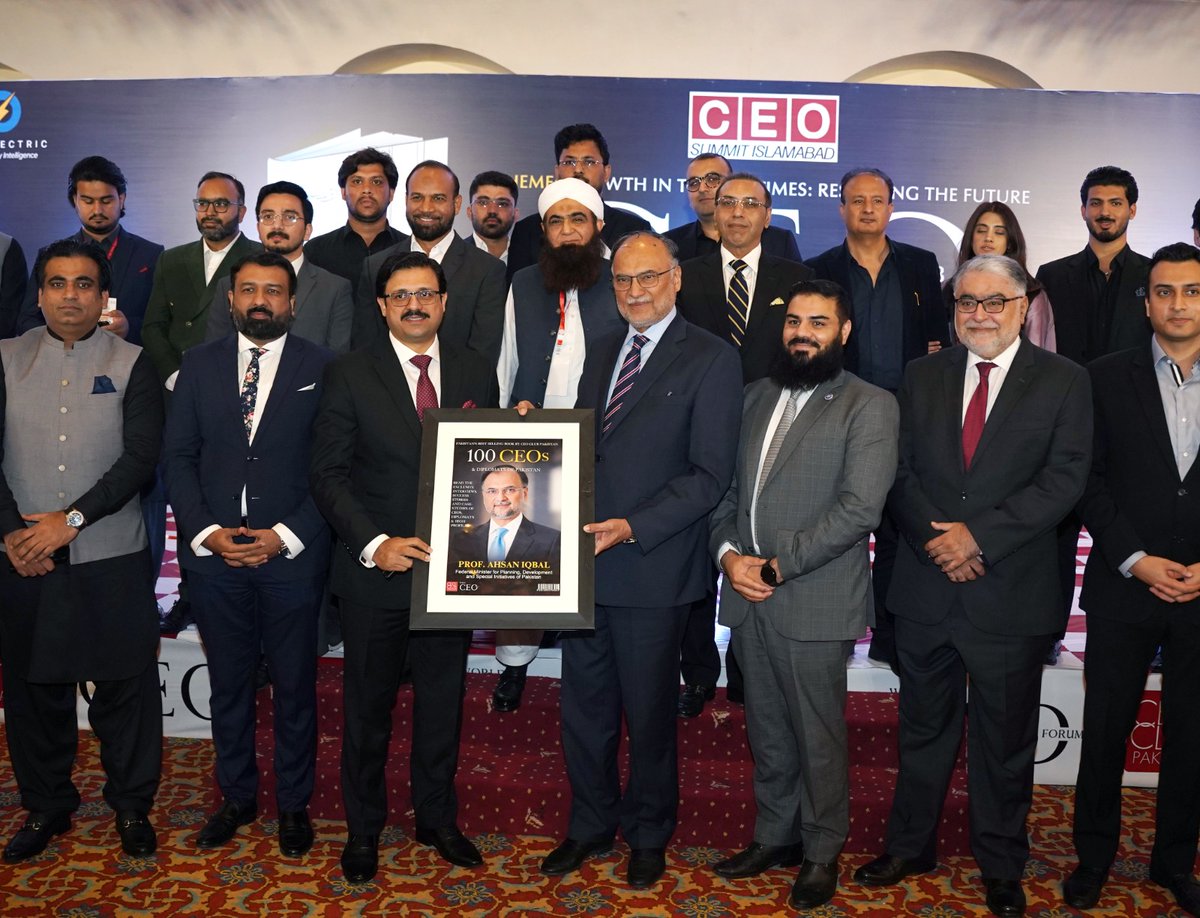 PlanComPakistan's tweet photo. معاشی خودمختاری کا راستہ برآمدات سے گزرتا ہے؛ ملک جتنا زرمبادلہ کمائے گا، بیرونی قرضوں پر انحصار اتنا ہی کم ہوگا۔

اسلام آباد میں سی ای او سمٹ 2026 سے خطاب کرتے ہوئے وفاقی وزیرِ منصوبہ بندی پروفیسر احسن اقبال نے کہا کہ وزیراعظم شہباز شریف کی قیادت میں حاصل ہونے والے معاشی استحکام اور پاکستان کی دفاعی و سفارتی کامیابیوں کو اب پائیدار خوشحالی میں بدلنا ہوگا۔

انہوں نے کہا کہ اُڑان پاکستان کے تحت 2035 تک 100 ارب ڈالر کی برآمدات کے لیے پاکستانی مصنوعات کا معیار، پیداواری صلاحیت اور جدت بڑھانا ضروری ہے۔ کاروباری ادارے تحقیق اور جامعات سے اشتراک کے ذریعے ’’میڈ اِن پاکستان‘‘ کو عالمی منڈیوں میں معتبر برانڈ بنائیں۔

وفاقی وزیر نے سیاسی استحکام، پالیسیوں کے تسلسل اور اصلاحات کو سرمایہ کاری، روزگار اور عوام کا معیارِ زندگی بہتر بنانے کی بنیاد قرار دیا۔

#URAANPakistan #CEOSummit2026