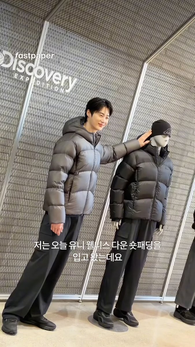 tong2tong2tong2's tweet photo. 역시 마네킹보다 더 마네킹같고
마네킹보다 더 크고ㅋㅋㅋ😘 https://t.co/i1fgdqbOSW