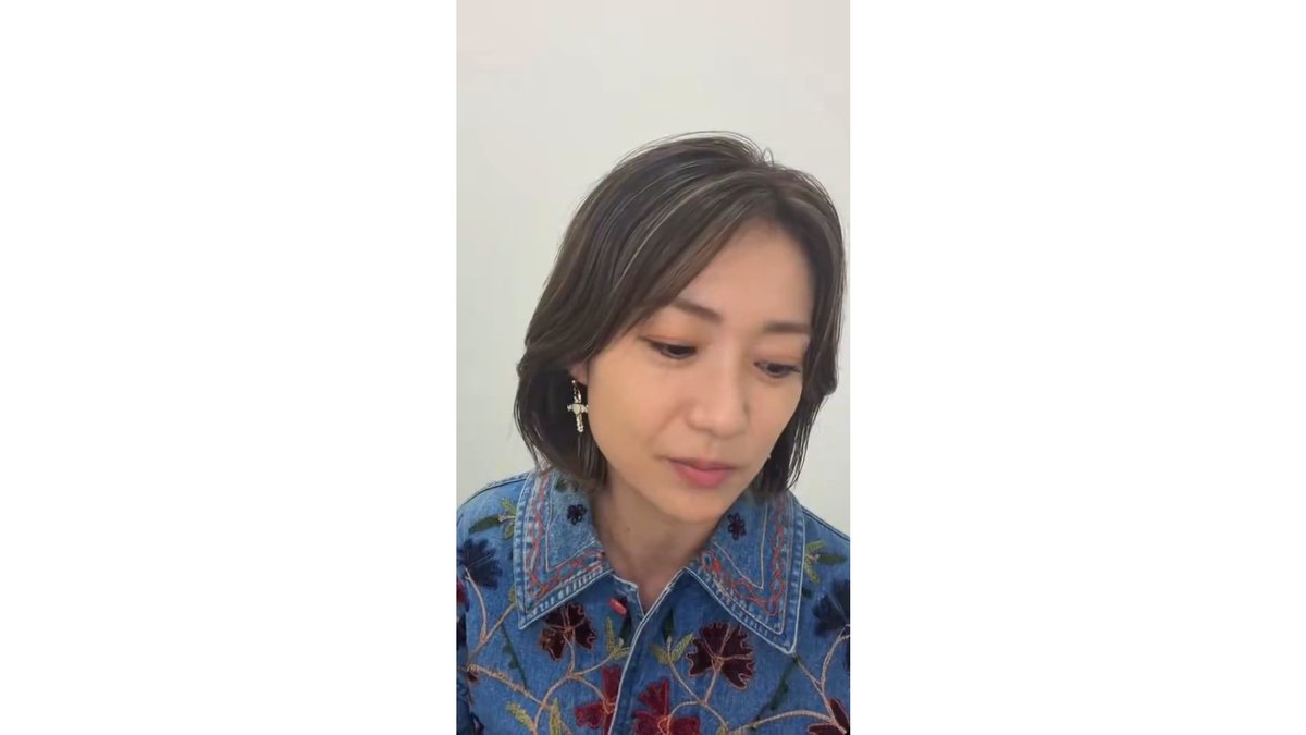 nyanwey's tweet photo. 【賛否】大島優子の最新ショットがやばい
※実際の写真あり📷

【どこで撮られた写真か】の大島優子さん
→ ネットでは「老けた？」の声
→ 一方で「いい歳の取り方」と好感の声も

■実は今年1月には真逆の話題
→ 子役時代の写真が
　「今と変わってない」とトレンド入り
→ たった9か月で評価が正反対に

■今の大島優子さん
→ 元AKB48の絶対的エース
→ 林遣都さんと結婚、2児のママ
→ 10月17日で38歳に

年齢を重ねた顔を隠さず出すのって、むしろカッコいいのでは…？

あなたはどっち？
🅰️ 自然体でステキ
🅱️ AKB時代のイメージが強すぎる

過去のまとめはプロフィールから👀
保存・リポストしてもらえるとうれしいです

#大島優子 #AKB48