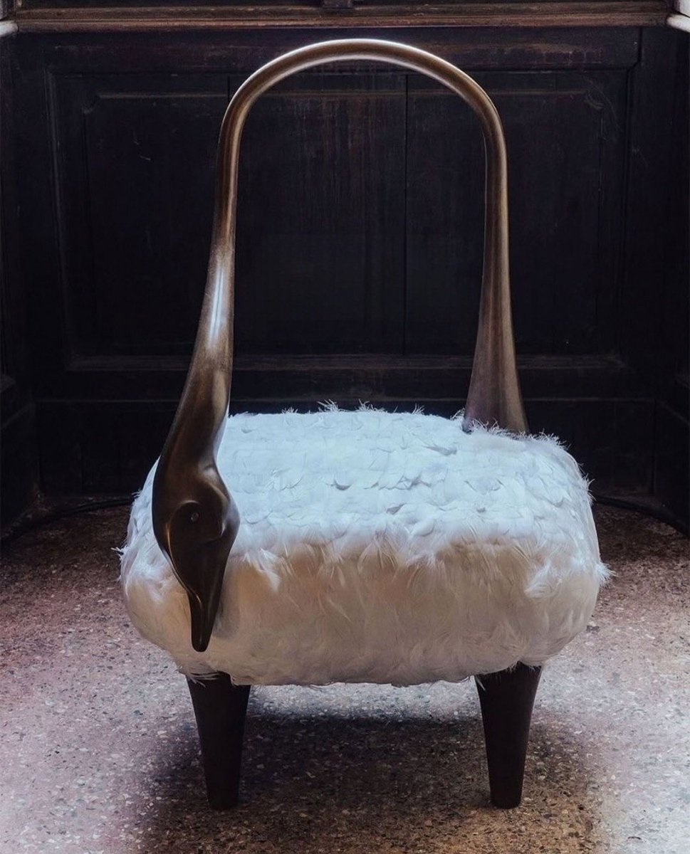 gardeniavibe's tweet photo. swan in interiors https://t.co/04Vo2pgUQo