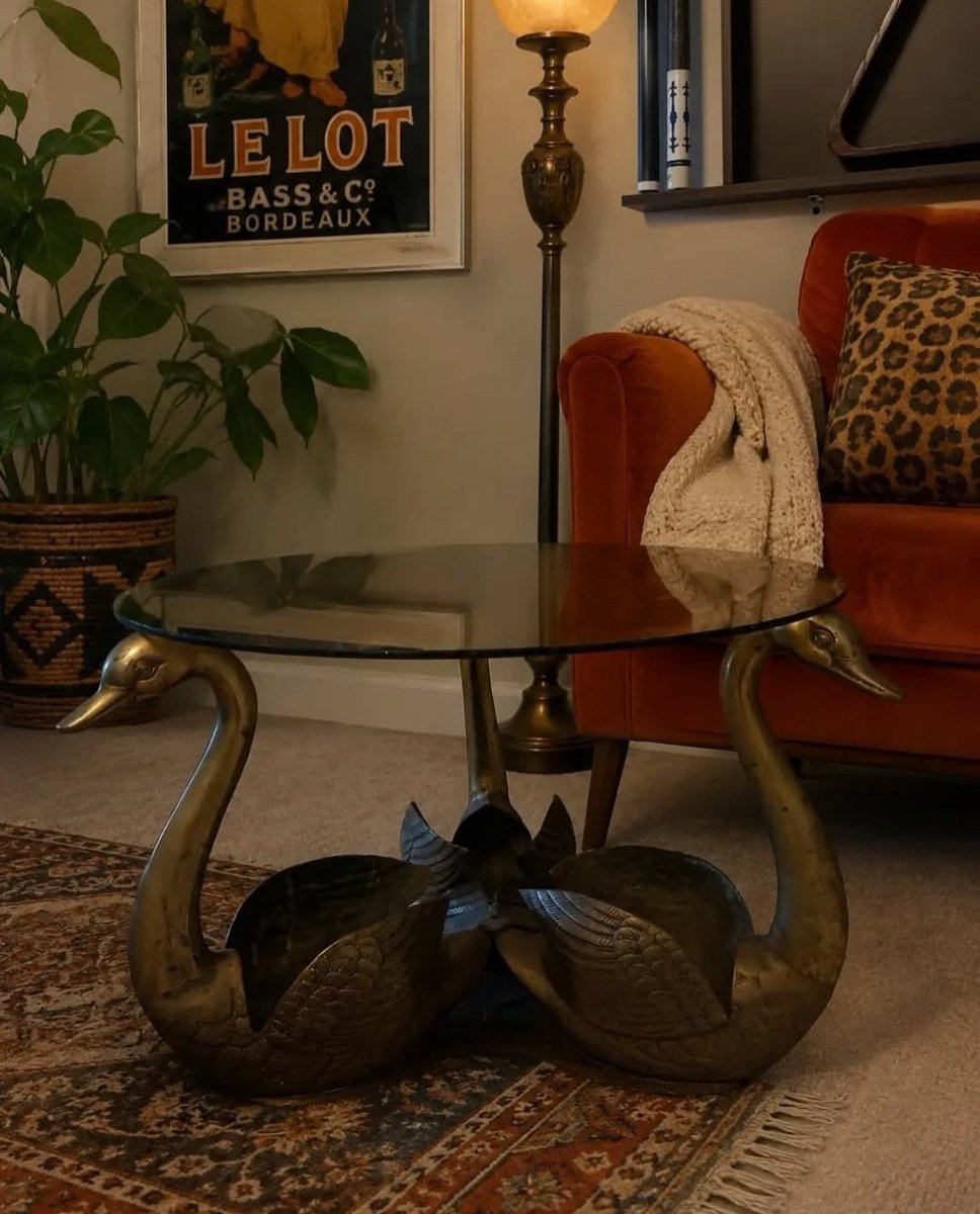 gardeniavibe's tweet photo. swan in interiors https://t.co/04Vo2pgUQo