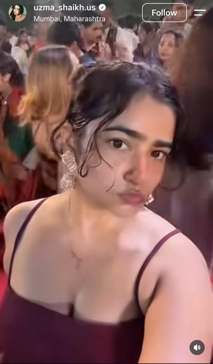 queen4pak's tweet photo. Logic missing: Muslim boys get beaten up at Garba gates, but Muslim girls in traditional chaniya cholis are allowed inside freely. So Hindu boys are cool with Muslim girls now? What kind of reverse-engineering communal strategy is this? 💀 #GarbaVibes https://t.co/mYV4h16fKO