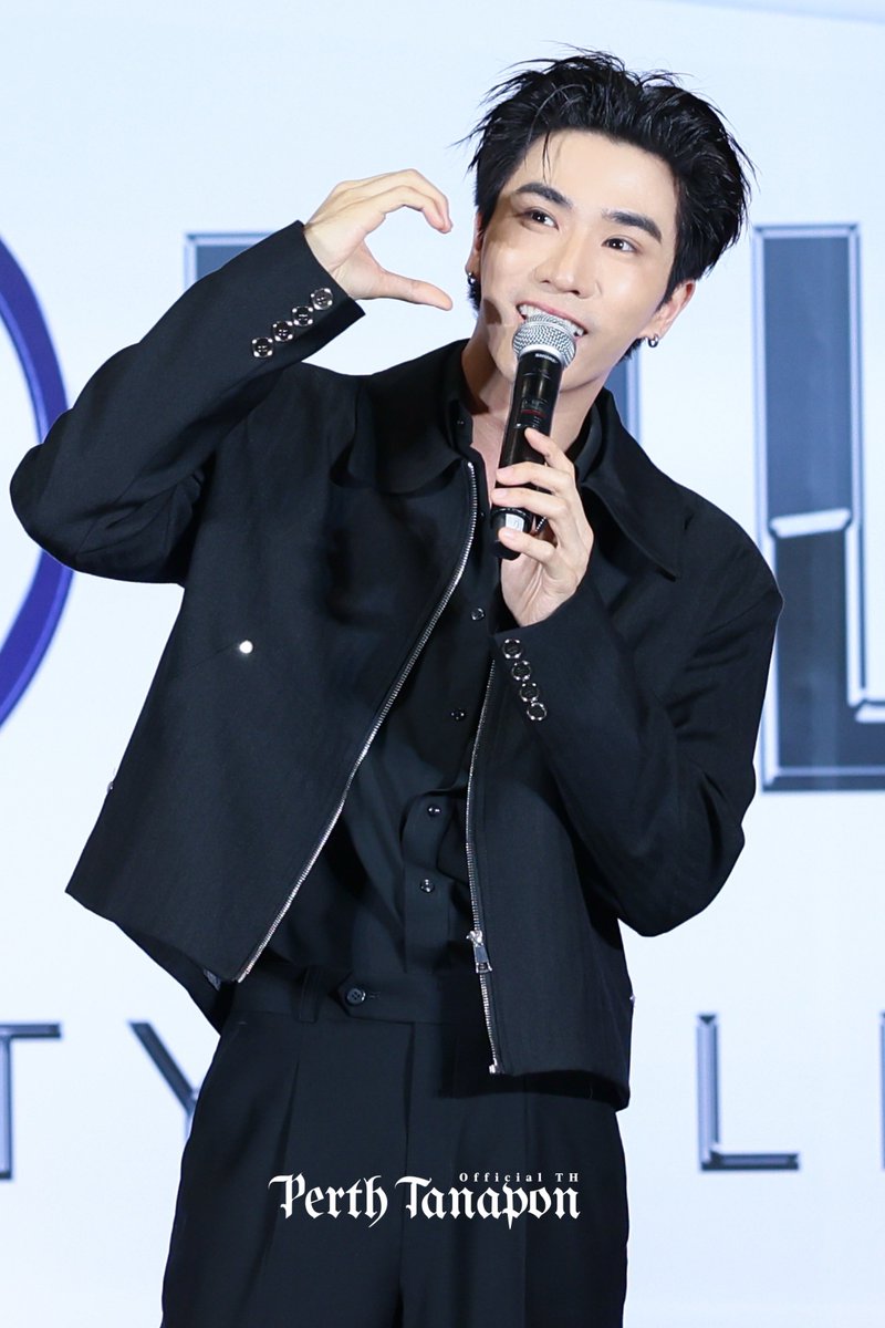 PerthOfficialTH's tweet photo. พี่เพิร์ธน่ารักมาก 🖤✨

PERTH SEOUL AT SI RACHA

#SeoulSocietyClinicxPerth 
#PerthTanapon #KDPPE https://t.co/0aQEY1SCW6