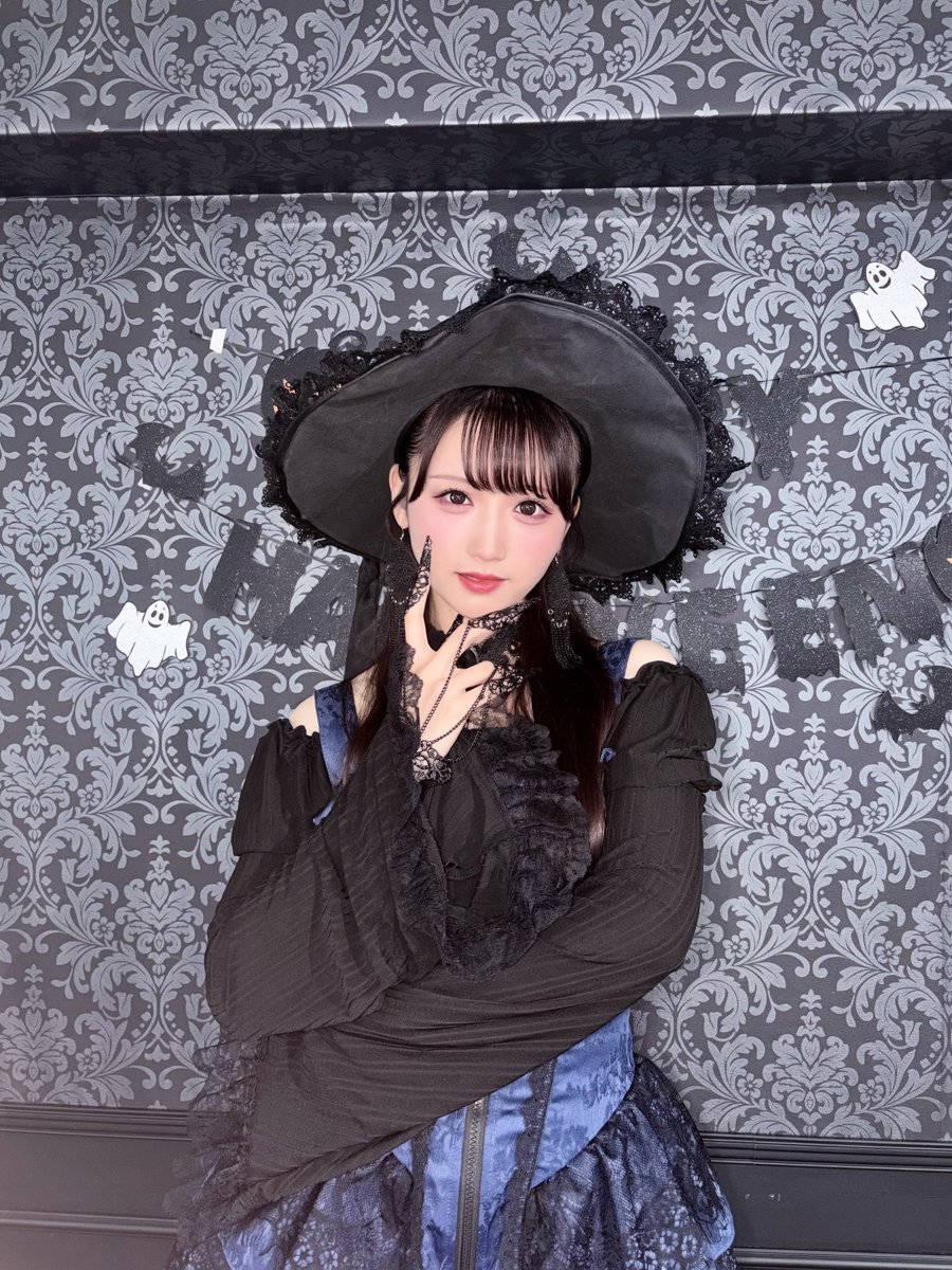 okada_mei0519's tweet photo. ハロウィン2026 🎃🦇 FC限定ガチャ
〚 魔女めいしゃん✧メイジ 〛 まもなくｽﾀｰﾄ ✦
✟⋆ https://t.co/ph5KEDMOYU

今年は、みんなからのリクエスト多かった
⋱ 魔女しゃん ⋰になりました 🐈‍⬛💙ིྀ❕
チェックしてみてねっ🪄 ⋆⸜ 𝔱𝔯𝔦𝔠𝔨 𝔬𝔯 𝔱𝔯𝔢𝔞𝔱! ⸝⋆
#しゃんくらぶ https://t.co/zDC5UBYQzL