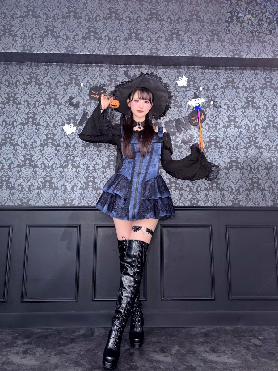 okada_mei0519's tweet photo. ハロウィン2026 🎃🦇 FC限定ガチャ
〚 魔女めいしゃん✧メイジ 〛 まもなくｽﾀｰﾄ ✦
✟⋆ https://t.co/ph5KEDMOYU

今年は、みんなからのリクエスト多かった
⋱ 魔女しゃん ⋰になりました 🐈‍⬛💙ིྀ❕
チェックしてみてねっ🪄 ⋆⸜ 𝔱𝔯𝔦𝔠𝔨 𝔬𝔯 𝔱𝔯𝔢𝔞𝔱! ⸝⋆
#しゃんくらぶ https://t.co/zDC5UBYQzL
