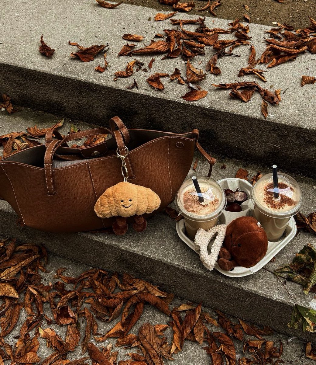EvaLovesDesign's tweet photo. Coffee and croissants 🥐 https://t.co/JGaB9w9xLt