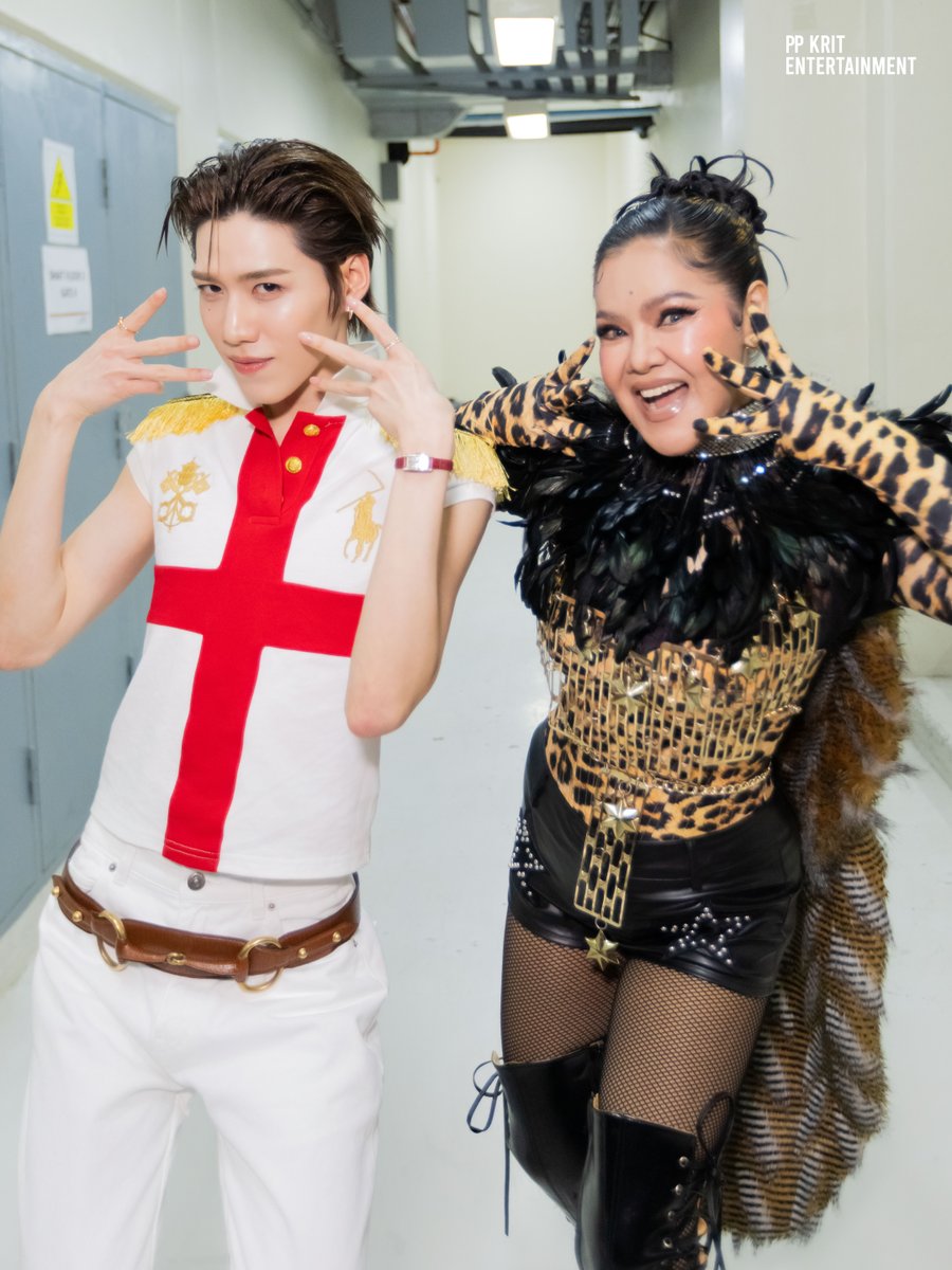 PPKrit_Ent's tweet photo. เก็บภาพบรรยากาศ Prince of Tiger 🐅 พบปะเพื่อน ๆ มาฝาก ขอบคุณพี่หลิงและน้องออมที่ชวนมาสนุกด้วยน้า~ 🤍#LingOrmBetweenUsConcertD2

THE WORLD BETWEEN LINGORM D2
#PPKritt #LinglingKwong #OrmKornnaphat‌ https://t.co/7wYDk3DKzF