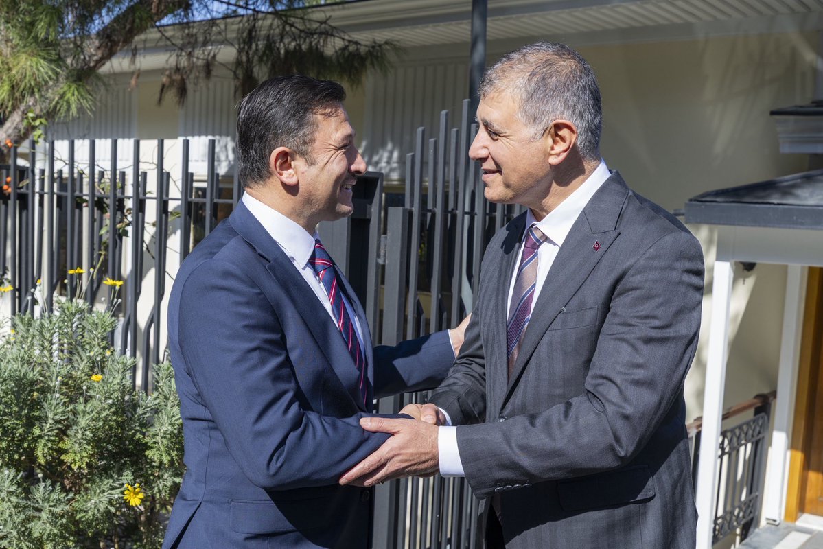 avhamzadag's tweet photo. İzmir Büyükşehir Belediye Başkanı Sayın Cemil Tugay’a hayırlı olsun ziyaretinde bulunduk.

Nazik misafirperverlikleri ve ev sahiplikleri için kendilerine teşekkür ediyorum. İzmir’e yapılacak hizmetler için birlikte daha yoğun çalışmaya devam edeceğiz. https://t.co/dJJYLur6ha