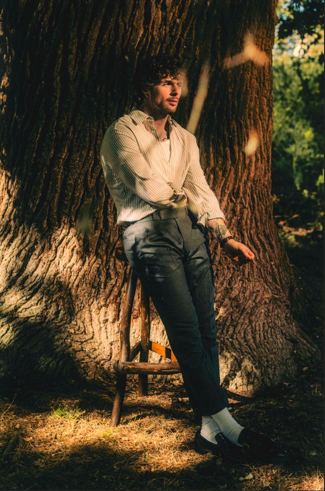 ClashMagazine's tweet photo. .@Tom_Grennan returns to his roots for new single 'Wrapped In Gold' - 

https://t.co/XrFQ81OpTa https://t.co/d8mEvghb6s