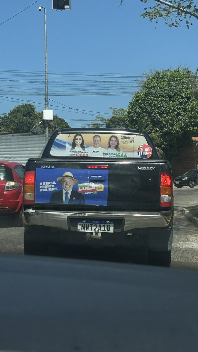 samroufft's tweet photo. @draftzone160301 aqui em são luís as hilux e sw4 só tem adesivo do lula https://t.co/aGYQKWR7ru