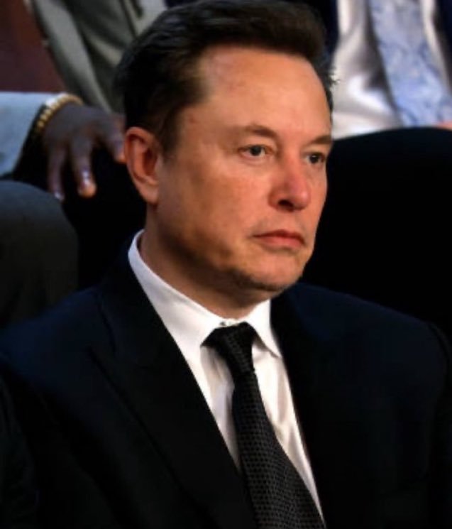 Resistance_SM's tweet photo. 🇺🇲.🇪🇺👏 Notre ami @elonmusk a récemment qualifié Ursula von der Leyen et plusieurs dirigeants de l’Union européenne de « traîtres à leur propre peuple ». 

Il a notamment écrit cette phrase en réponse à des propos de von der Leyen s’inquiétant de la montée de l’AfD en Allemagne et de Marine Le Pen en France, deux figures politiques qui remettent en cause le projet européen actuel. 

Cette attaque s’inscrit dans une série de critiques de Musk contre les élites européennes, qu’il accuse régulièrement d’agir contre les intérêts de leurs populations, notamment sur les questions d’immigration, de démocratie et de souveraineté.

~
https://t.co/BiKvh1dNkb