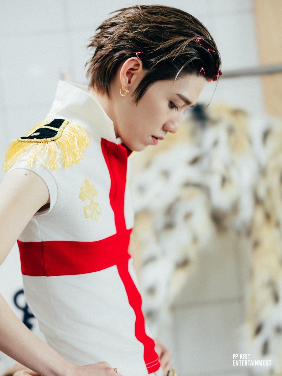 PPKrit_Ent's tweet photo. เก็บภาพบรรยากาศ Prince of Tiger 🐅 พบปะเพื่อน ๆ มาฝาก ขอบคุณพี่หลิงและน้องออมที่ชวนมาสนุกด้วยน้า~ 🤍#LingOrmBetweenUsConcertD2

THE WORLD BETWEEN LINGORM D2
#PPKritt #LinglingKwong #OrmKornnaphat‌ https://t.co/YYSlJmemnI