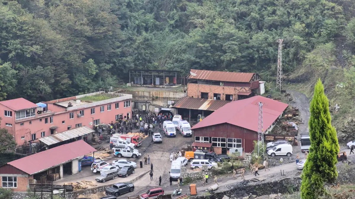 abdlhaslan's tweet photo. Zonguldak’ın Kilimli ilçesine bağlı Gelik beldesindeki maden ocağında meydana gelen grizu patlamasında vefat eden işçilerimize Allah’tan rahmet, yaralılarımıza acil şifalar diliyorum. Ailelerine ve yakınlarına sabır ve başsağlığı temenni ediyorum.

Benzer acıların bir daha yaşanmaması için önce tedbir, önce iş güvenliği, önce insan hayatı demeye devam edeceğiz.

Milletimizin başı sağ olsun.